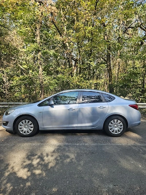 Opel Astra J Sedan 1.6 benzină, 116 CP, Euro 6, an 2016 - imagine 2