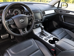 se vinde volkswagen touareg din anul 2015