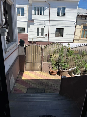 Inchiriez spatiu ultracentral, Pitesti, pretabil servicii, birouri, 65 mp - imagine 6
