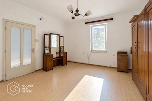 Casa solida cu teren intravilan de 1.555 mp, Sebis, jud. Arad