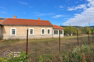 Casa solida cu teren intravilan de 1.555 mp, Sebis, jud. Arad - imagine 20
