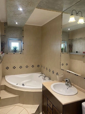 De Închiriat Apartament 3 Camere Decebal, Renovat, Aproape, de Metrou - imagine 3