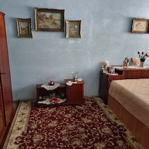 Proprietar , vand apartament 2 camere, semidecomandat la parter