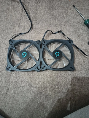 Două ventilatoare AQIRYS