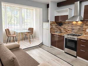 Apartament 3 camere, 50 mp, zona Cetate - imagine 3