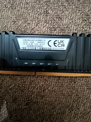 Memorie ram Corsair Vengeance LPX 8GB DDR4-2666.