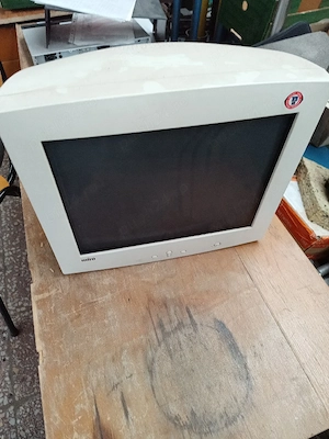 vand monitoare CRT
