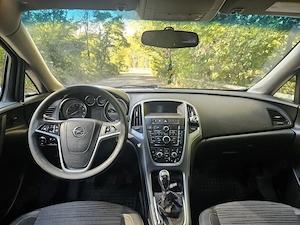 Opel Astra J Sedan 1.6 benzină, 116 CP, Euro 6, an 2016  - imagine 7