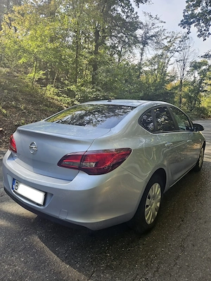 Opel Astra J Sedan 1.6 benzină, 116 CP, Euro 6, an 2016  - imagine 4