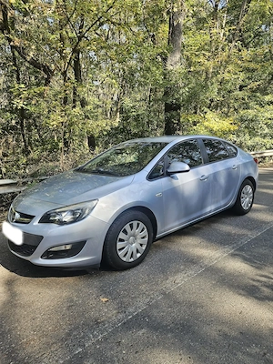 Opel Astra J Sedan 1.6 benzină, 116 CP, Euro 6, an 2016  - imagine 3