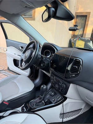 Vand Jeep Compass - imagine 2