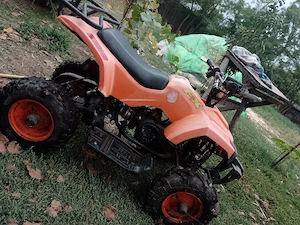 Atv-ul este intr-o stare foarte buna 2000 de milioane negociabil usor