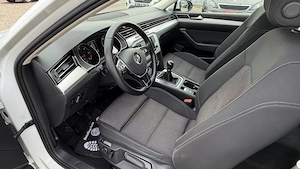 Volkswagen Passat Variant 2.0 TDI SCR BMT 4MOTION Highline 2017 | 150 CP | Diesel | Manuală | Combi  - imagine 15