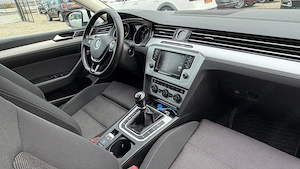 Volkswagen Passat Variant 2.0 TDI SCR BMT 4MOTION Highline 2017 | 150 CP | Diesel | Manuală | Combi  - imagine 8