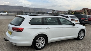 Volkswagen Passat Variant 2.0 TDI SCR BMT 4MOTION Highline 2017 | 150 CP | Diesel | Manuală | Combi  - imagine 10