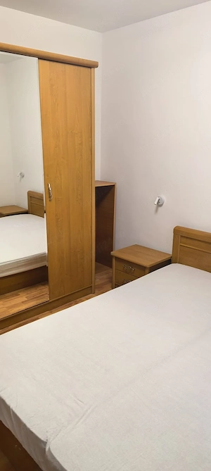Proprietar închiriez apartament 3 camere, decomandat 80mp,etaj1,centrala proprie. Zona Bucovina,parc - imagine 2