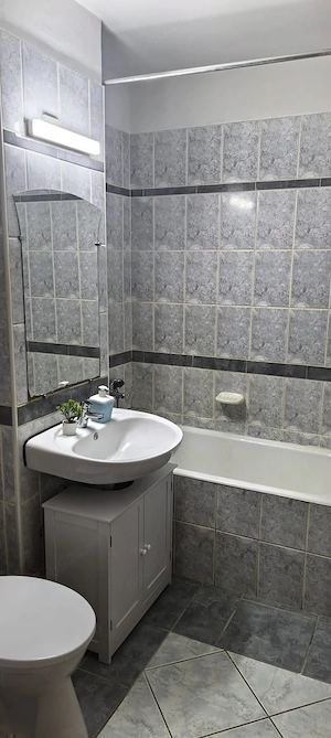 Proprietar închiriez apartament 3 camere, decomandat 80mp,etaj1,centrala proprie. Zona Bucovina,parc - imagine 5