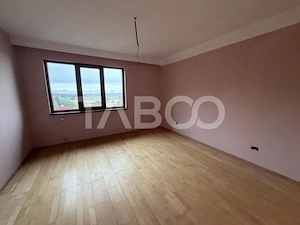 Casa cu potential de investitie 7 camere foisor 4 bazine de pesti  - imagine 10