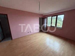 Casa cu potential de investitie 7 camere foisor 4 bazine de pesti  - imagine 8