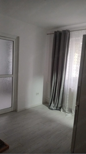 Vând urgent apartament cu doua camere la parter zona Petrișor - imagine 2