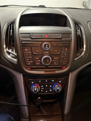 Opel Zafira Tourer 2012 1.4 benz 7 locuri - imagine 9
