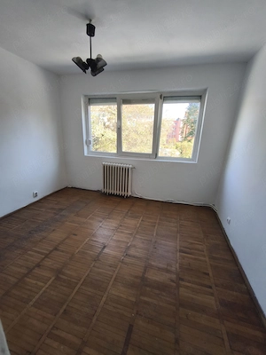 Vând apartament cu 3 camere în Govândari, Reșița   69 mp, vedere spre Bârzava, zonă liniștită  - imagine 3