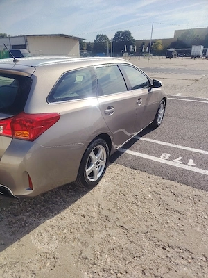 Toyota auris - imagine 4