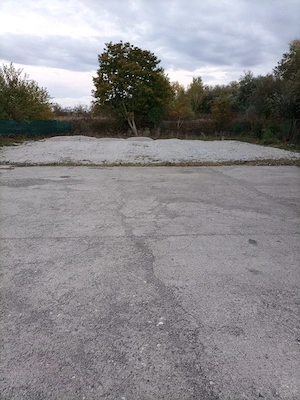 Dau in chirie teren parc auto pentru vanzari masini sau utilaje