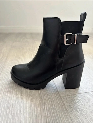 Botine damă negre cu toc gros și cataramă