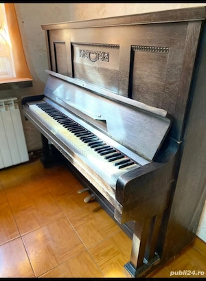 Vând pianină cu placa de bronz