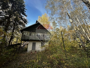 Teren de 900 mp cu cabană rustică, într-o zonă liniștită