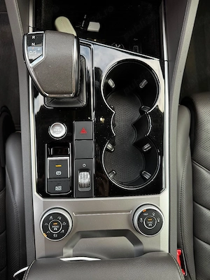 VW Touareg III 2018 | 3.0 TDI 286 CP | Suspensie Pneumatică | Punte Viratoare Spate | 136.000 KM rea - imagine 9