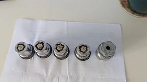 set 4 piulite cu saiba M12 , filet 1,5 , lungime 37 mm cu cheie atifurt - imagine 3