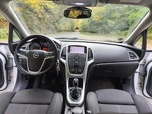 De vânzare Opel Astra j sport tourer  - imagine 6