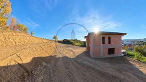🏡 Casă la roșu, D+P+E, 223 mpu, teren 10 ari - imagine 6