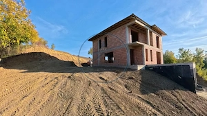 🏡 Casă la roșu, D+P+E, 223 mpu, teren 10 ari - imagine 5