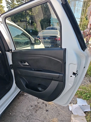 Vând autoturism Dacia Jogger Hibrid 140 - imagine 5