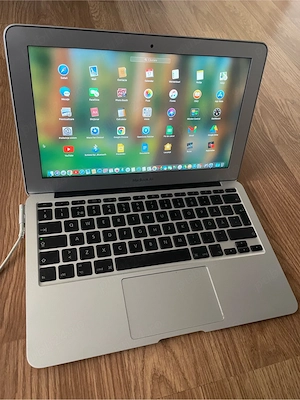 Laptop Apple MacBook Air 11,Display 11,6 inch led,SSD 130gb memorie,perfect funcțional cu incarcator