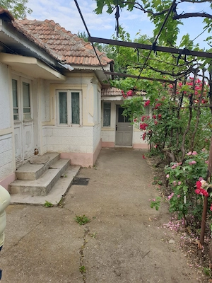 Casă locuibilă cu anexe și teren de 533 mp   Oreavul, Buzău
