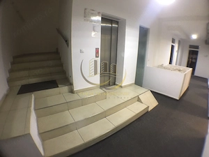 241 mp ultracentral | Vitrină stradală | Ideal showroom sau clinică - imagine 4