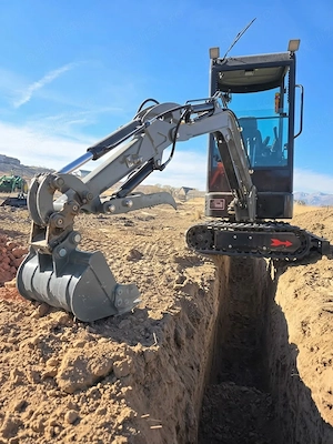 Servicii cu miniexcavator, săpături pentru fundații, șanțuri, fose, etc.