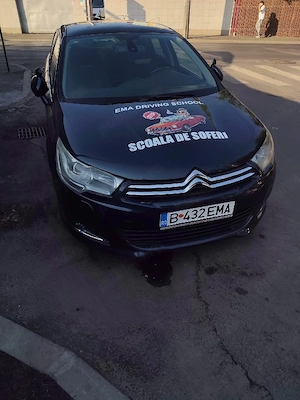Categoria B, în regim full-time sau part-time.