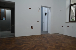 Apartament renovat in cladire interbelica, zona centrala - imagine 10