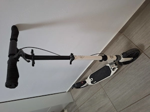 Trotineta model Oxelo Town 7 XL, pliabila  frana pe disc, alb negru,  capacitate 100kg, folosita