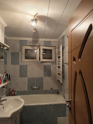 Închiriez apartament cu 3 camere etajul 2 - imagine 4