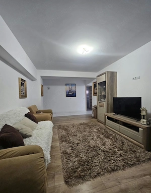 Vând apartament spațios mobilat și utilat, încălzire în pardoseală  - imagine 2