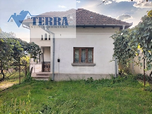                  Casă și anexă gospodărească - Teren 2.700 mp - Coșești, Argeș