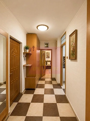 Vanzare apartament 2camere- zona Decebal - imagine 9