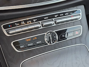 Mercedes Benz  E200 4MATIC  - imagine 9