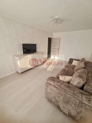 De vanzare apartament apartament cu 2 camere,  Micro 16, etaj 4, 68.000 E - imagine 2